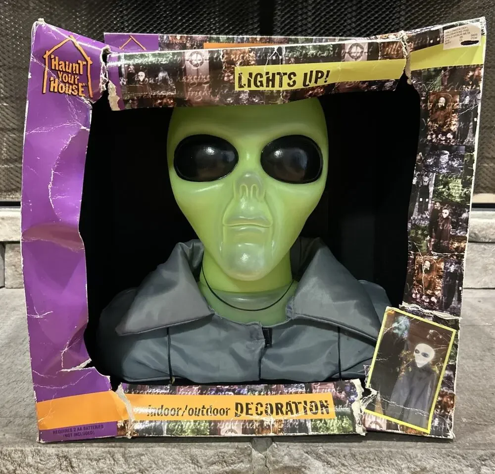 1999 The Paper Magic Group Alien Lights Up NIB Haunt Your House